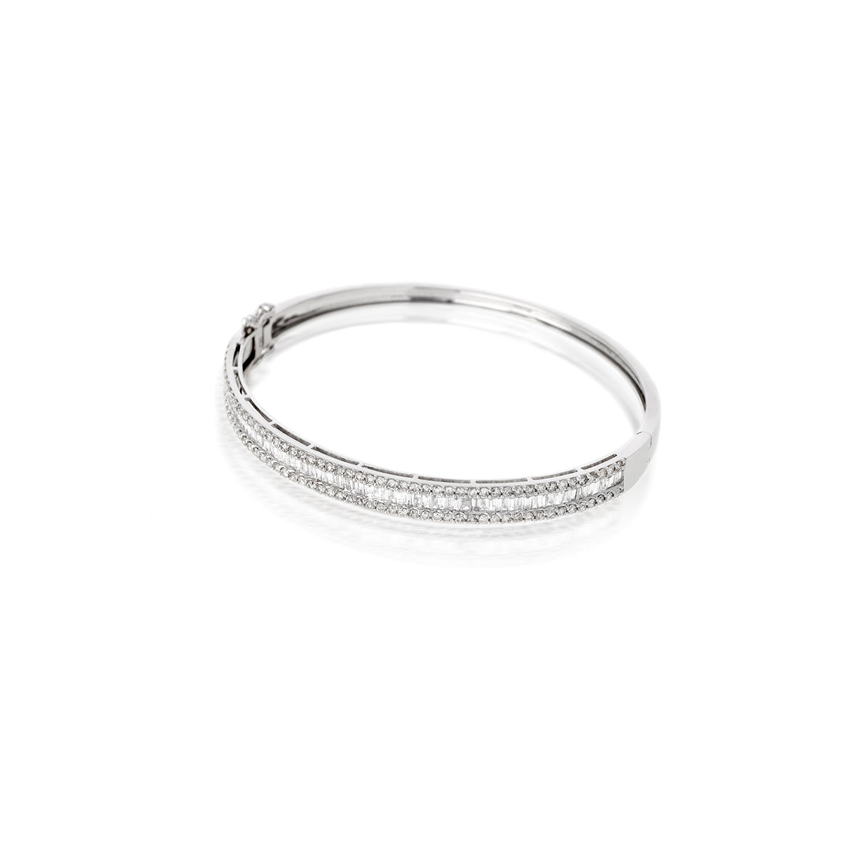 ElegantWhiteDiamondBracelet-DIAM-Jewelry-Lebanon